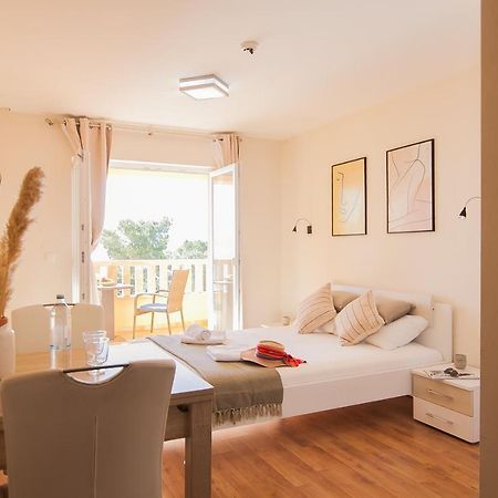 Hotel Villa Dzamonja 볼 외부 사진