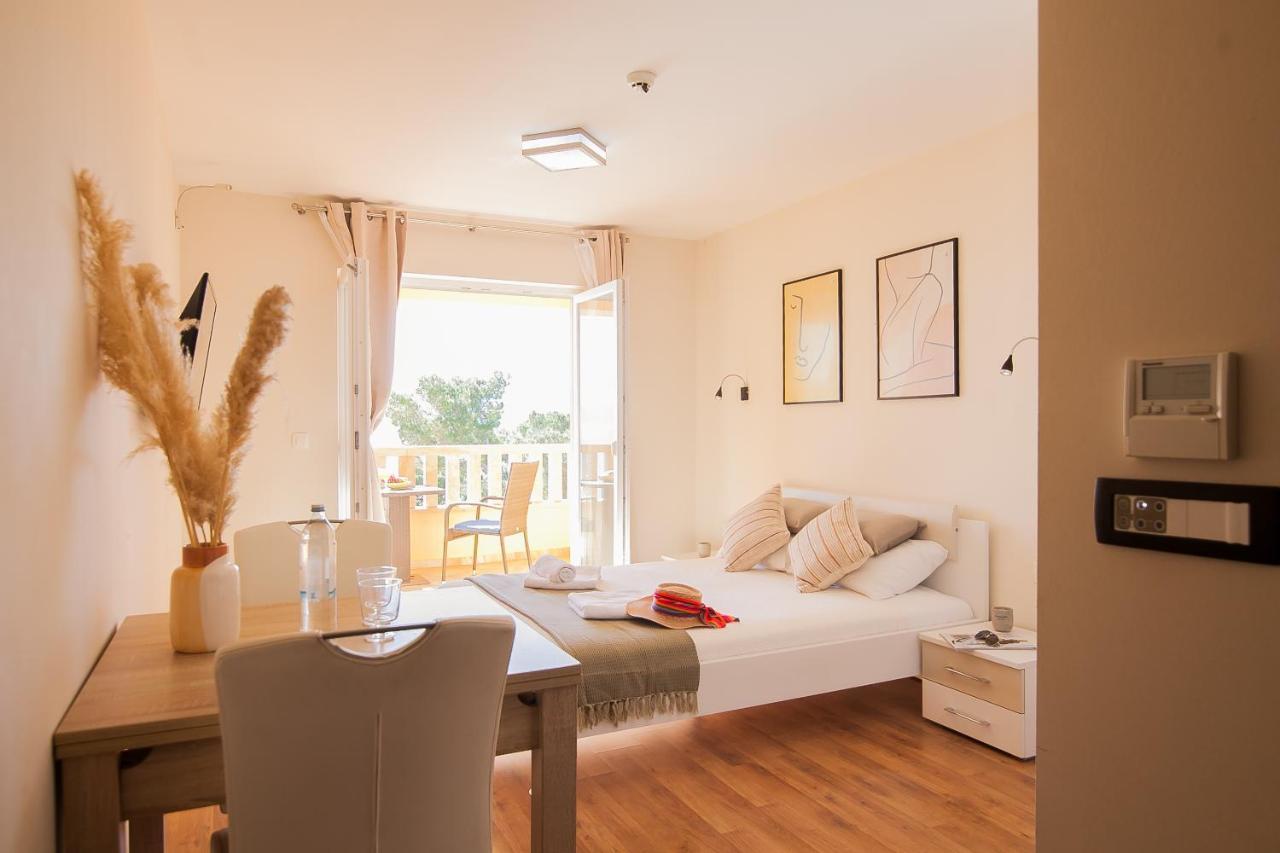 Hotel Villa Dzamonja 볼 외부 사진