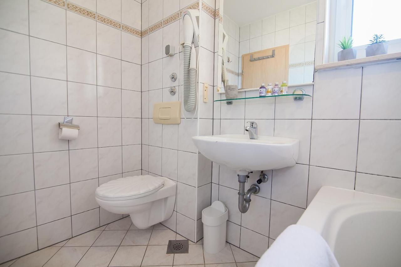 Hotel Villa Dzamonja 볼 외부 사진