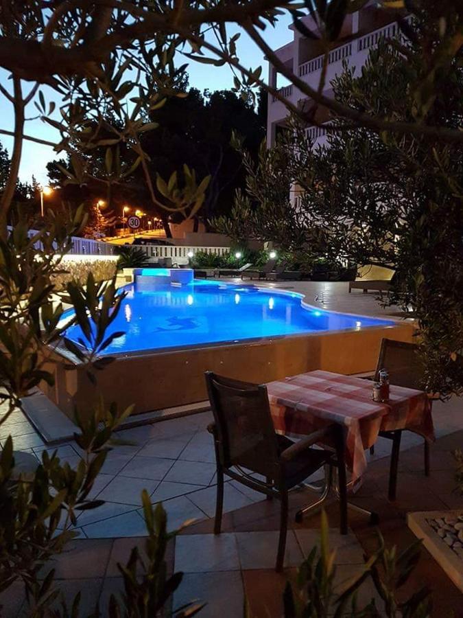 Hotel Villa Dzamonja 볼 외부 사진